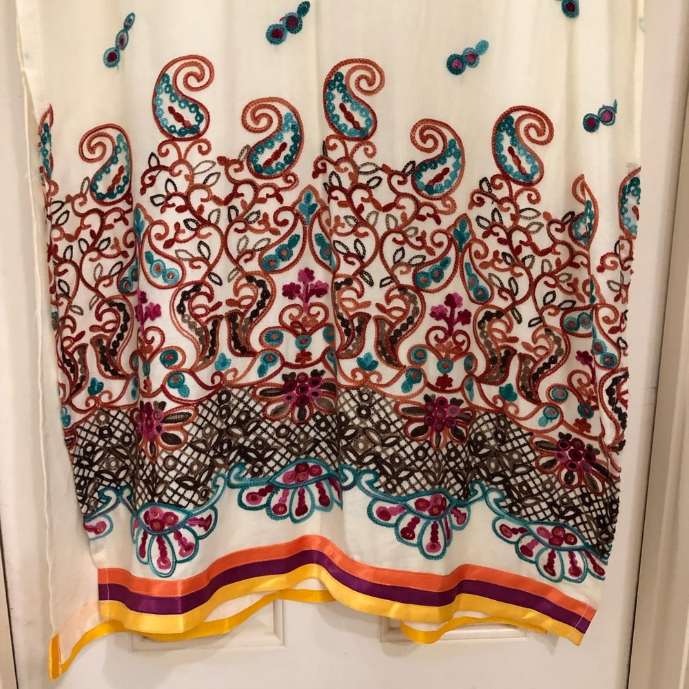 FREE with purchase: Tunic, beautiful embroidery, light weight, Sz 6 - Picture 4 of 8
